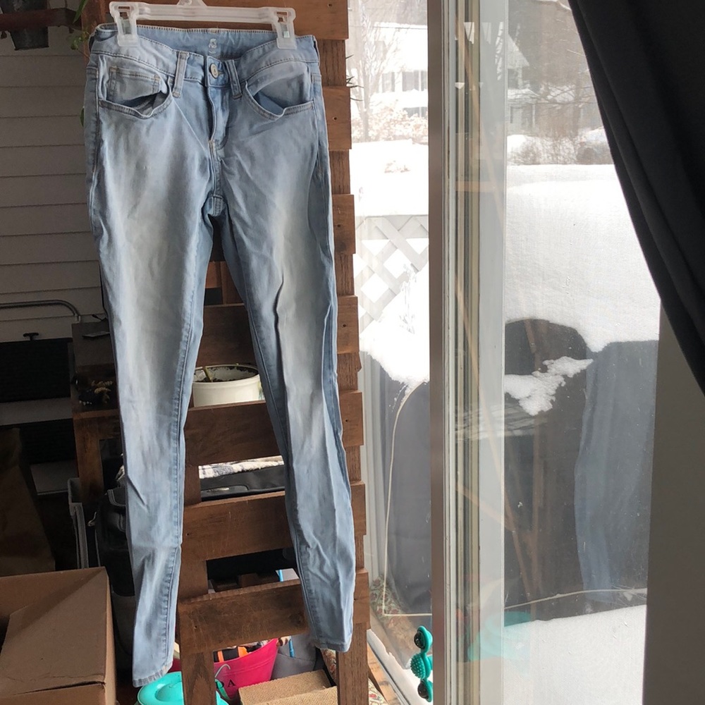 I believe size 3 American eagle skinny jeans